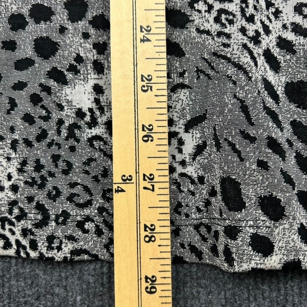 Chico's Travelers Animal Print Top LS Button Front Black Silver Gray Size 2 - Picture 11 of 12